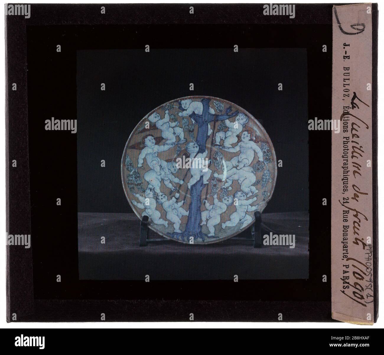 Italian Faience in color. Picking fruit Faïences italiennes en couleur. 'La cueillette des fruits'. Plaque de projection couleur. 1900-1930. Photographie de Jacques-Ernest Bulloz (1858-1942). Musée des Beaux-Arts de la Ville de Paris, Petit Palais. Stock Photo