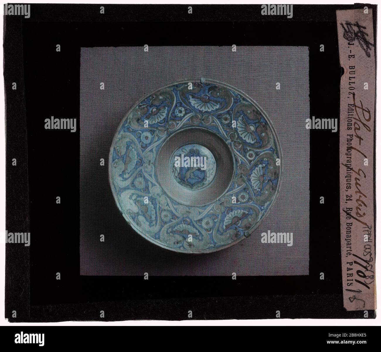 Faiances Italian Faience in color. Dish Faïences italiennes en couleur.