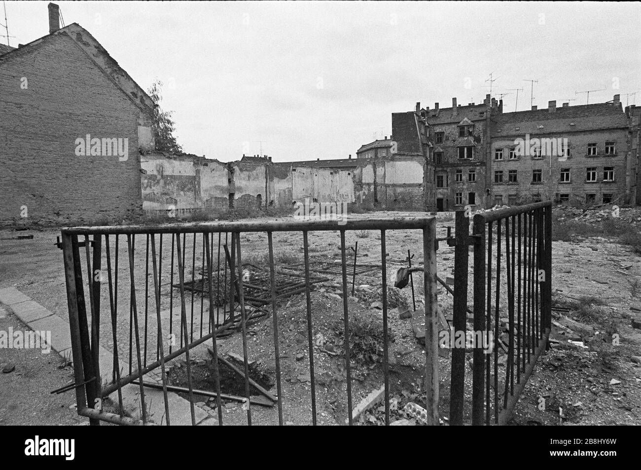 Building site in slums Black and White Stock Photos & Images Alamy