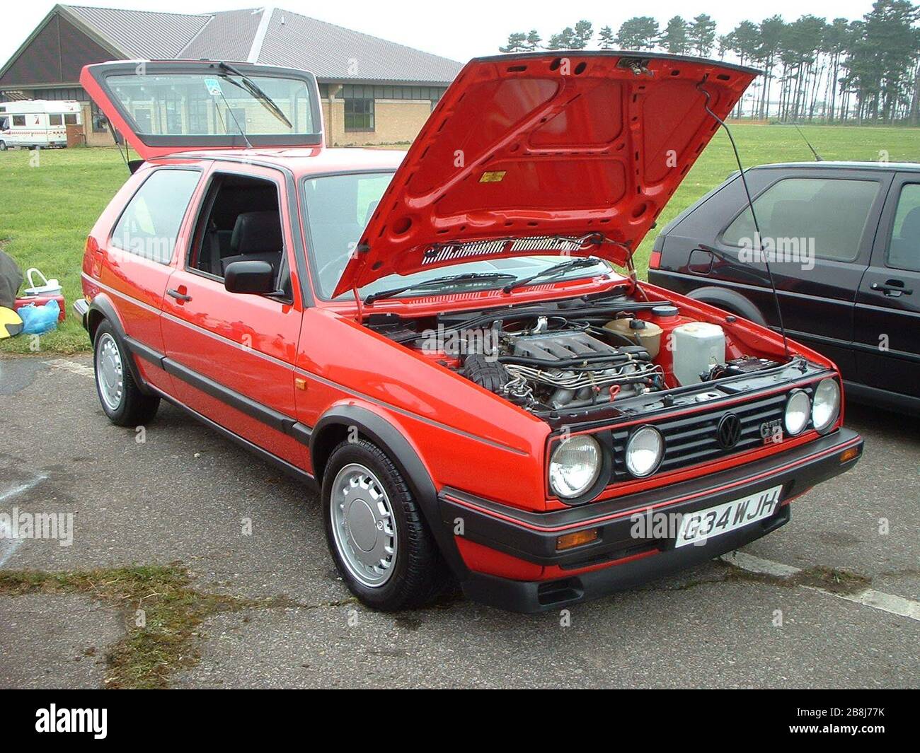 English: Volkswagen Golf Mk2 16v Show Car, Photograph taken by the Wikipedia  member at GTi International show (UK) in 2004, Car is not member's own.; 21  February 2006 (original upload date); Transferred