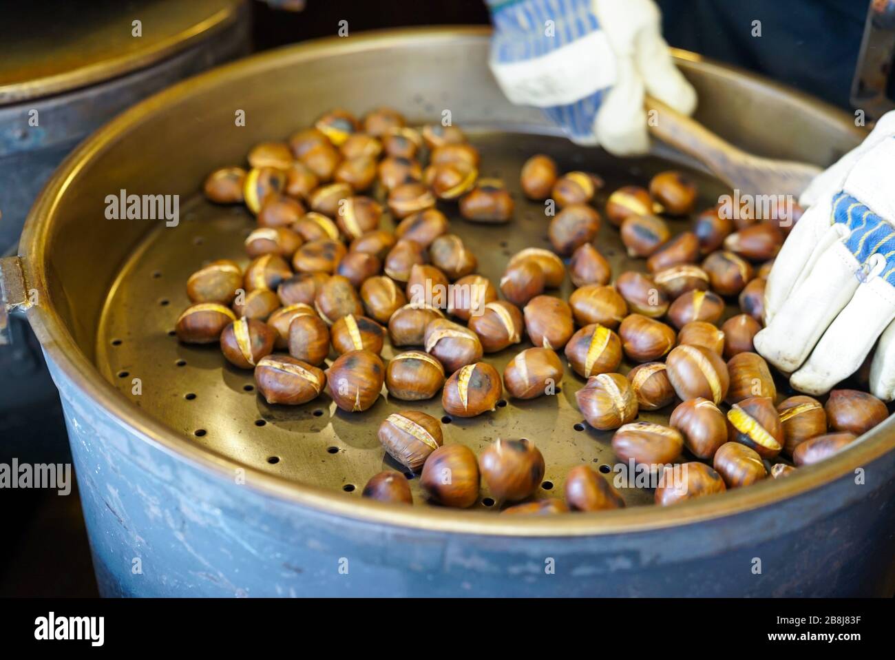 Roasting chestnut oven hires stock photography and images Alamy