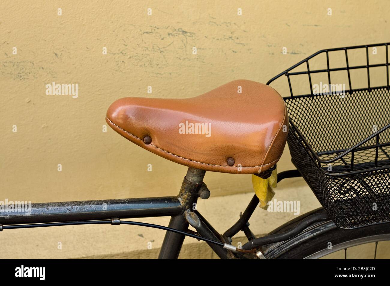 Vintage leather bike online seat