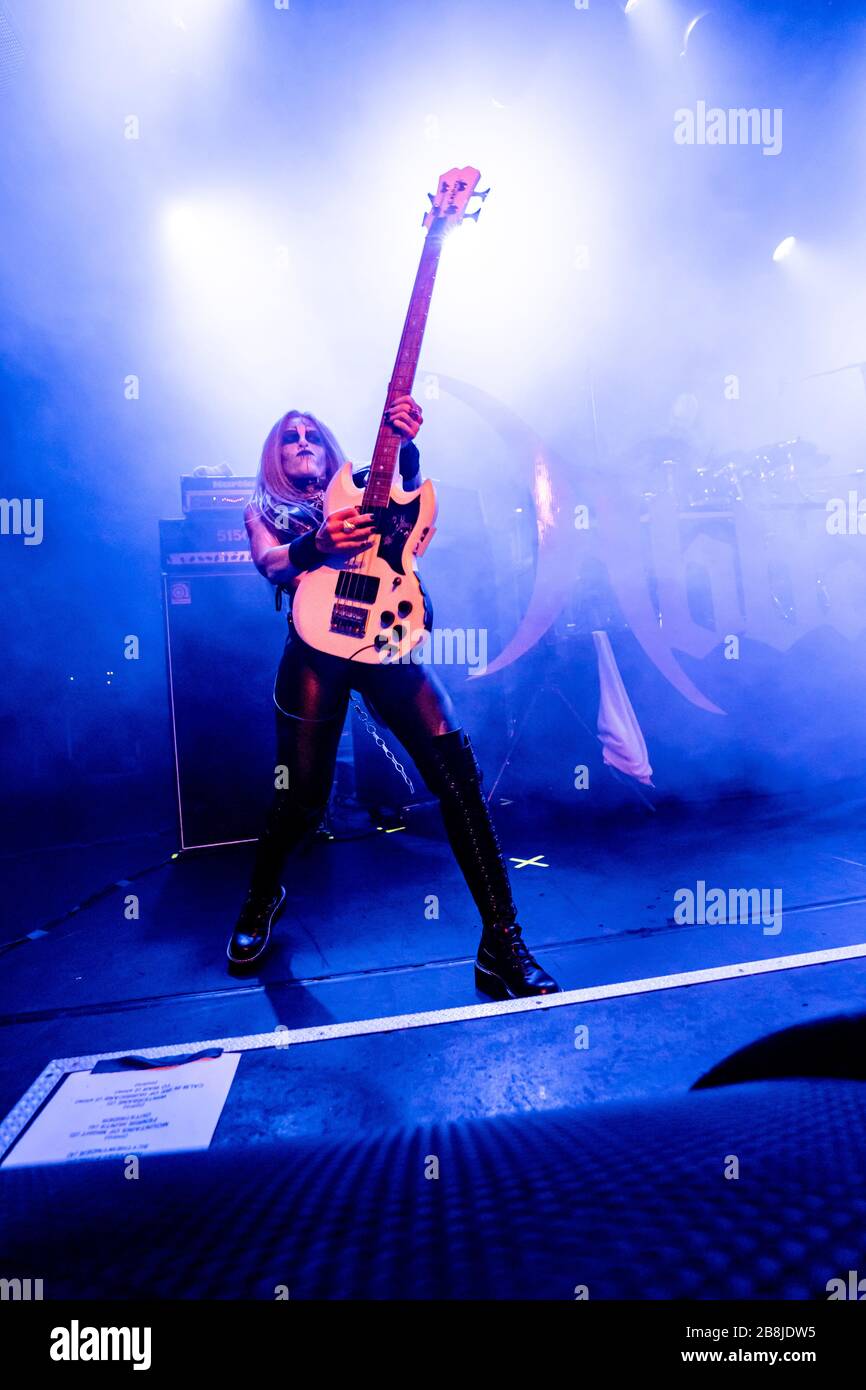 Mia wallace bass hi-res stock photography and images - Alamy