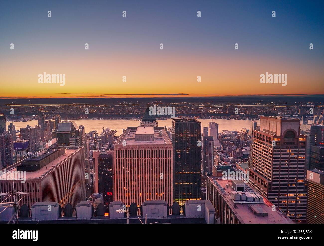 New york skyline sunset sunrise hi-res stock photography and images - Alamy