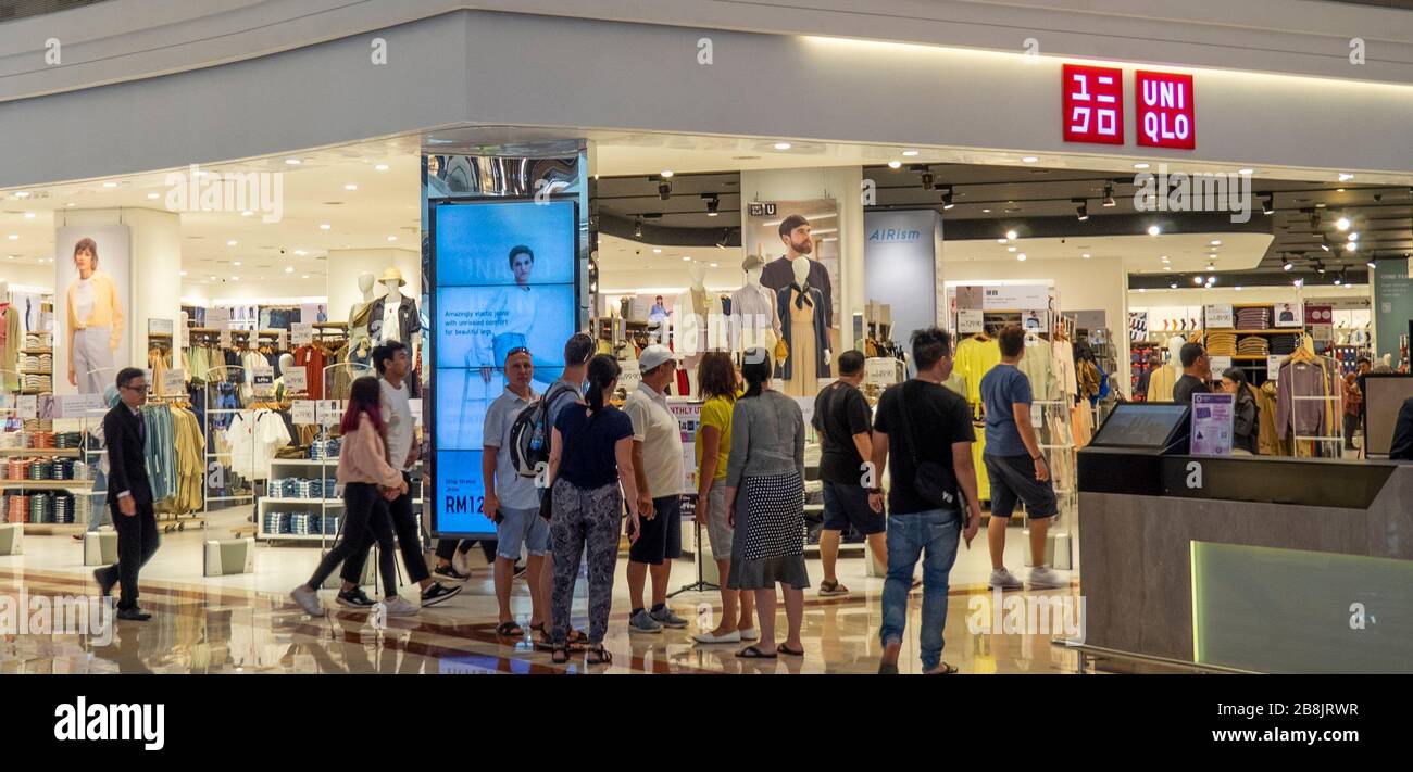 Uniqlo asia hi-res stock photography and images - Alamy