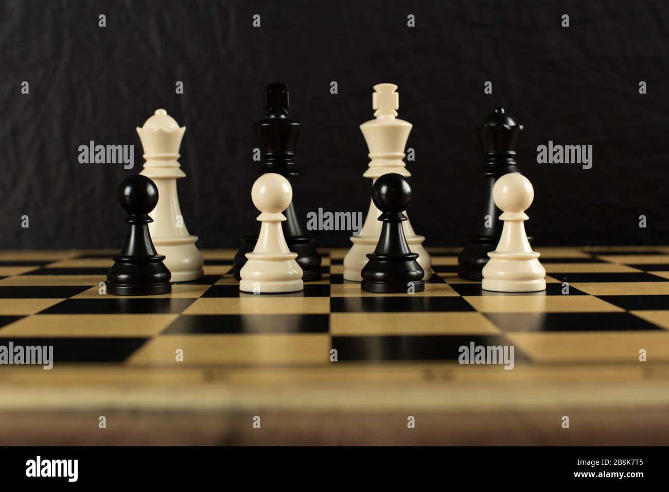 Chess board king queen in hi-res stock photography and images - Alamy
