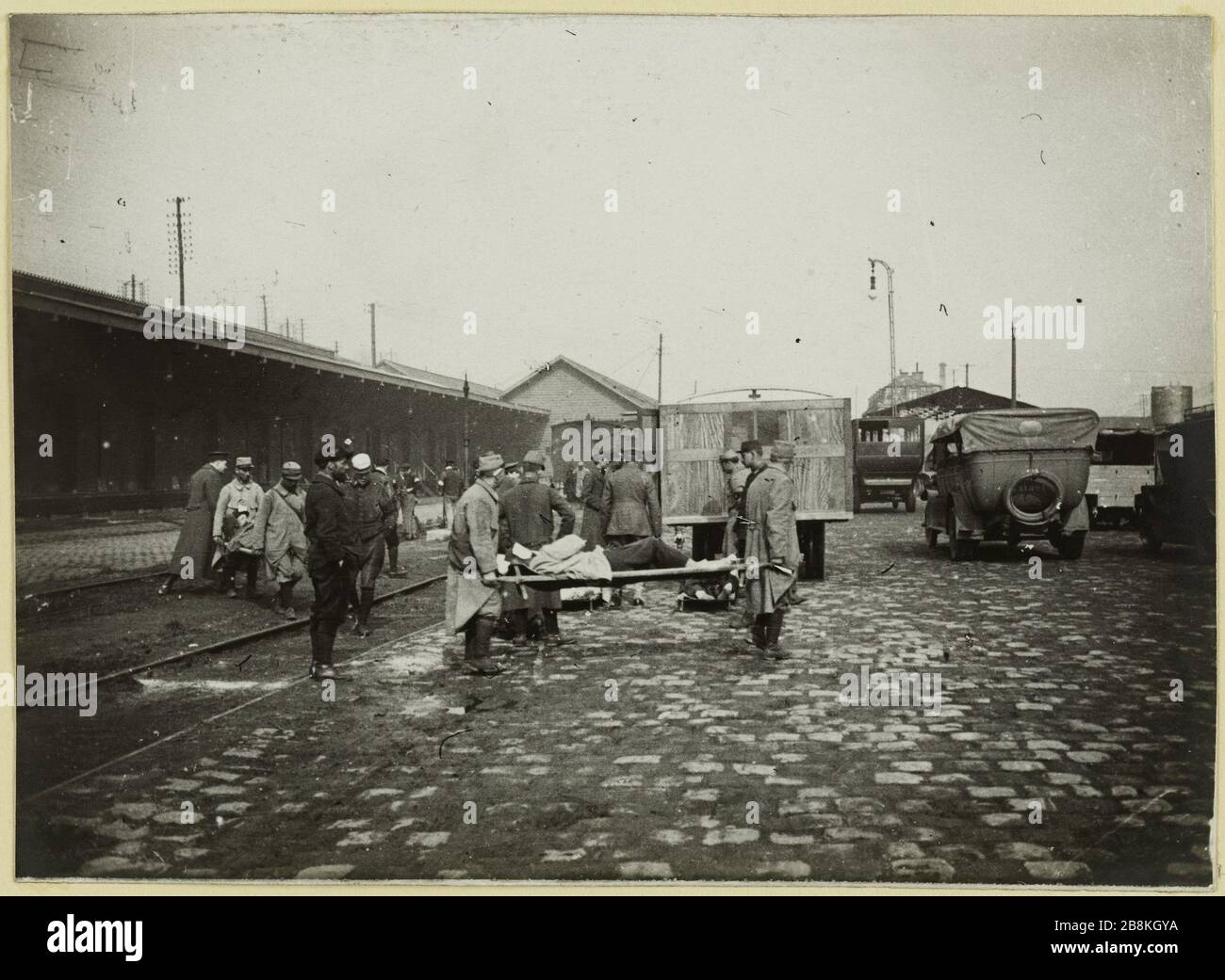 Ancienne Photo CPA – Groupe à L'hôpital Militaire – Estimation 1914 – Document Historique