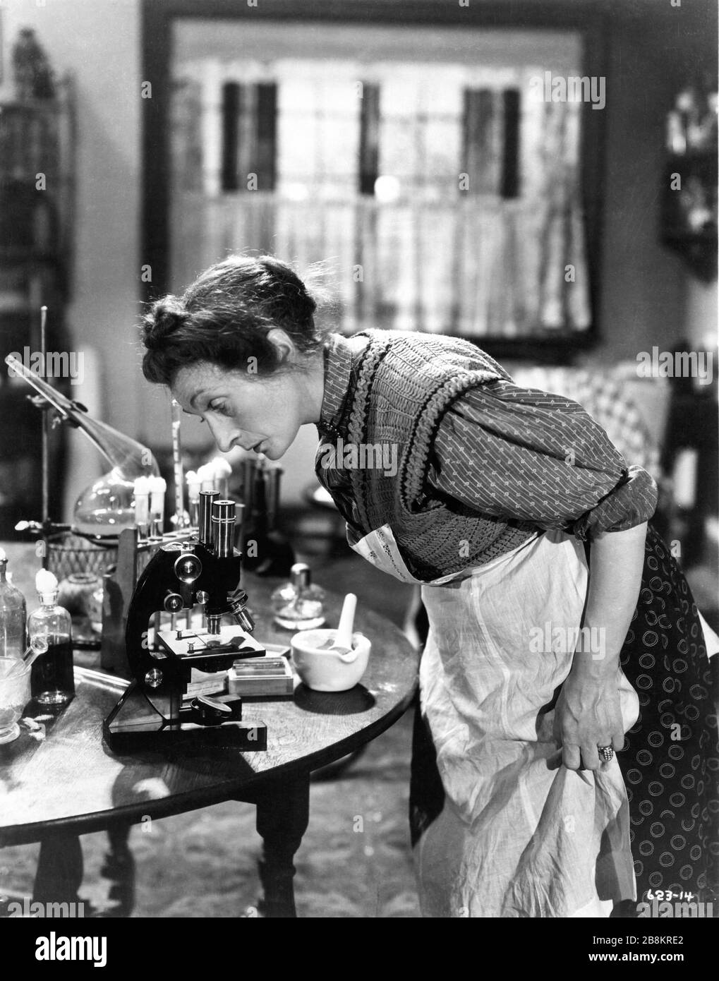 UNA O'CONNOR as Jenny Hall in THE INVISIBLE MAN 1933 director JAMES WHALE novel H. G. Wells screenplay R. C. Sherriff Universal Pictures Stock Photo