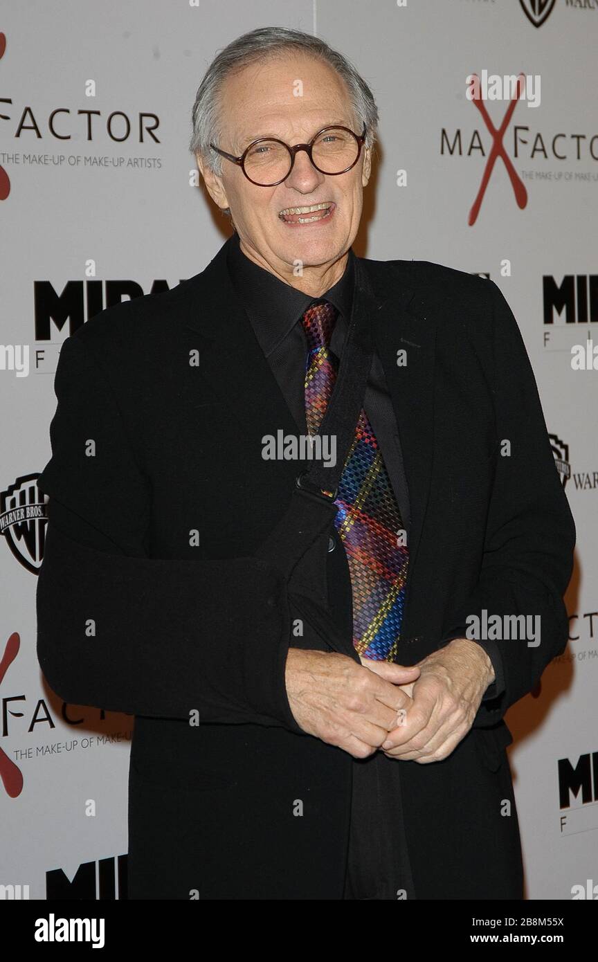 Red carpet retro alan alda hi-res stock photography and images - Alamy