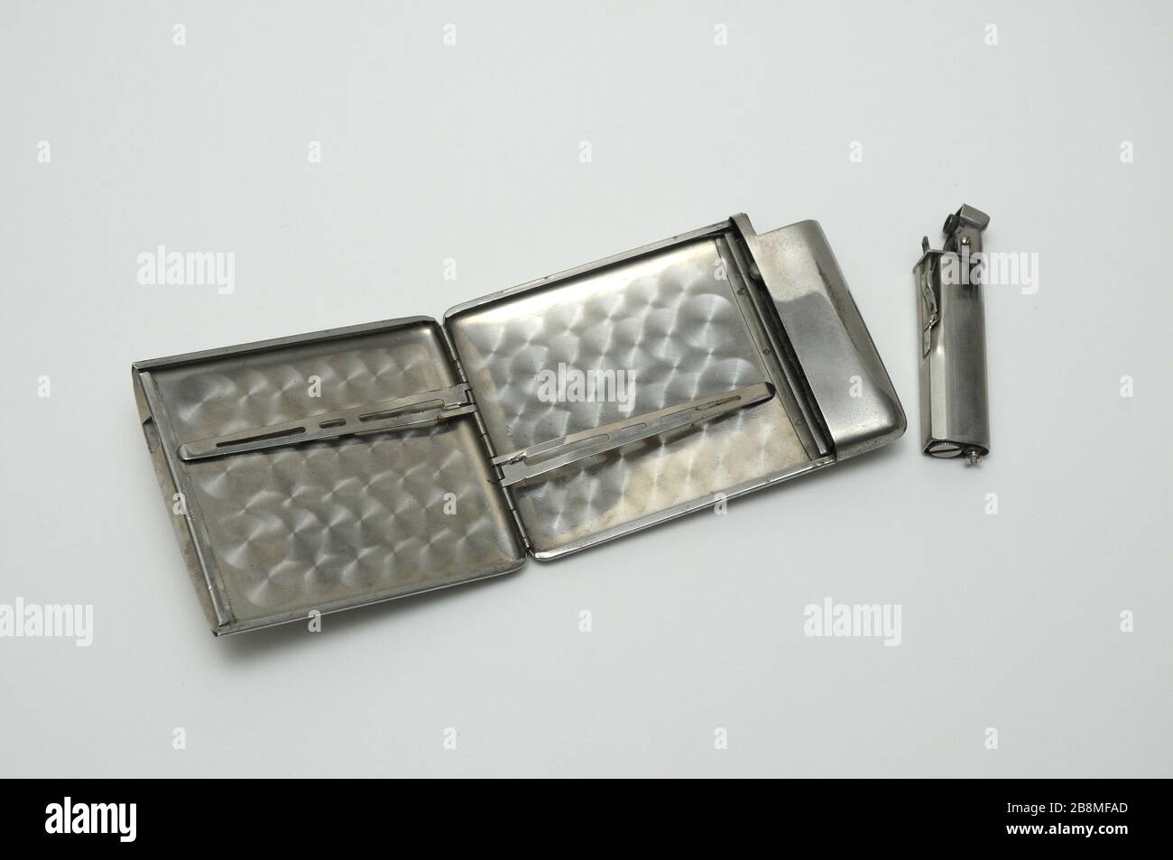 vintage metal cigarette case with lighter Stock Photo - Alamy