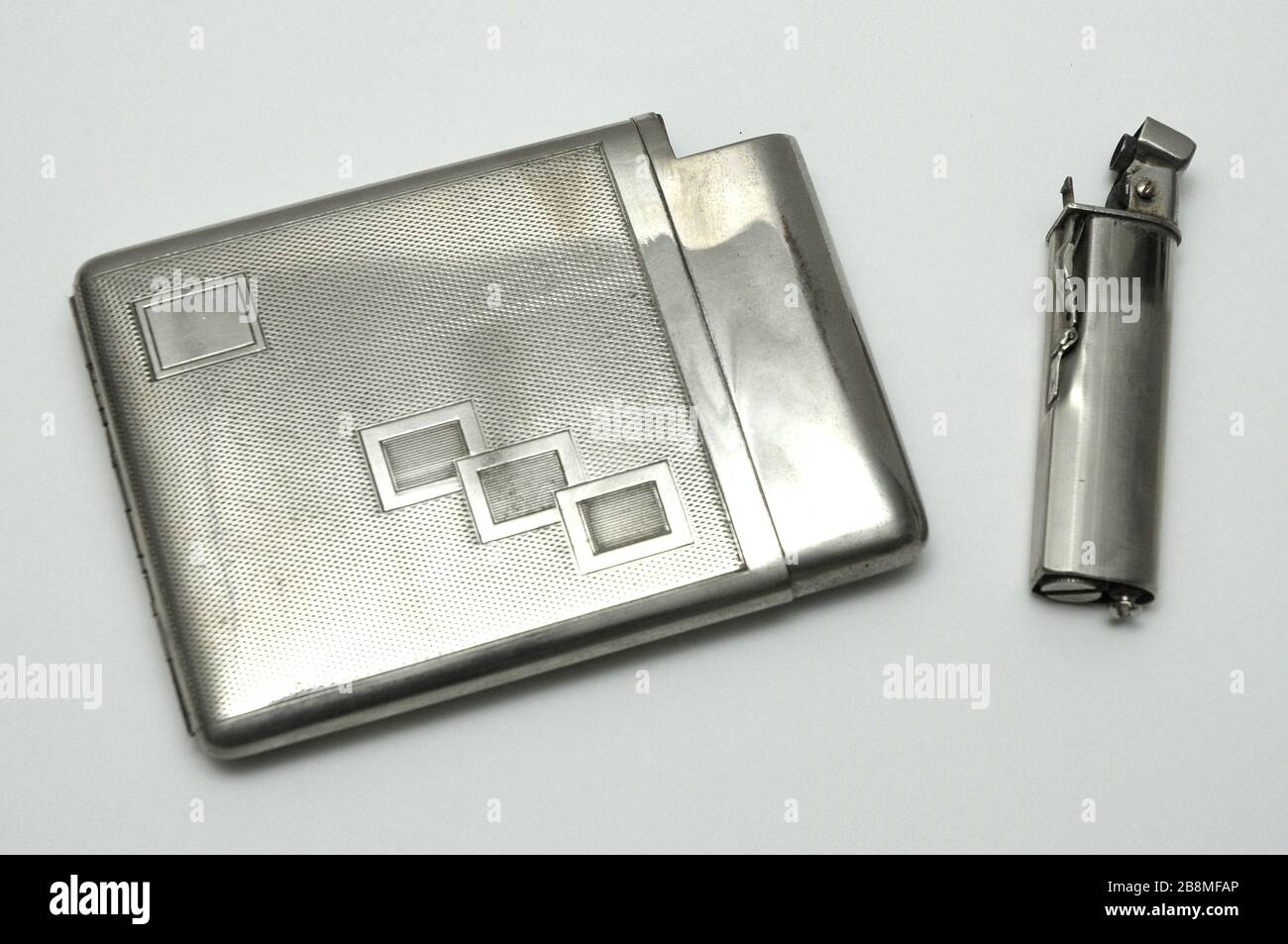 vintage metal cigarette case with lighter Stock Photo - Alamy