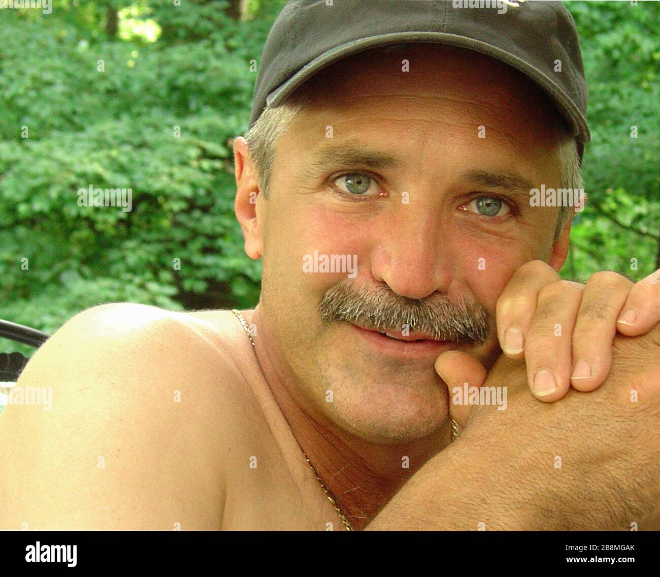 Old man wearing cap hi-res stock photography and images - Alamy