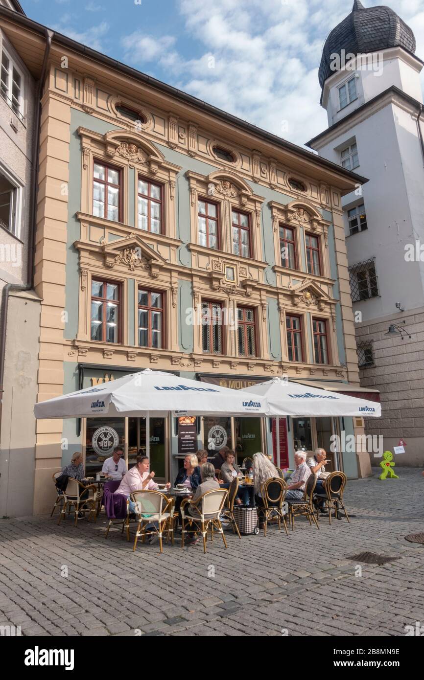 Exterior view of the  Müller & Höflinger cafe in Rosenheim, Bavaria, Germany. Stock Photo