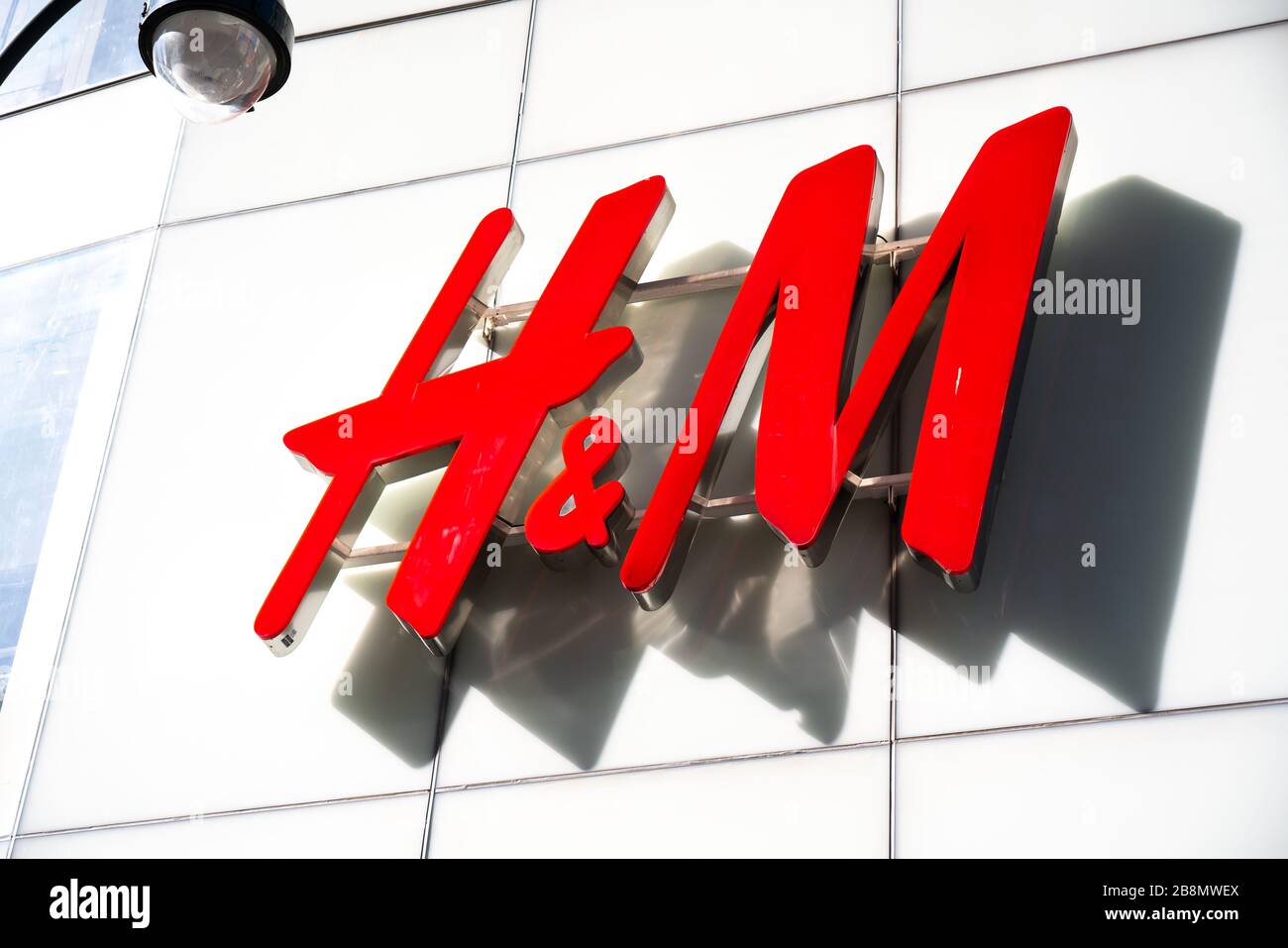 H&m hennes top & mauritz