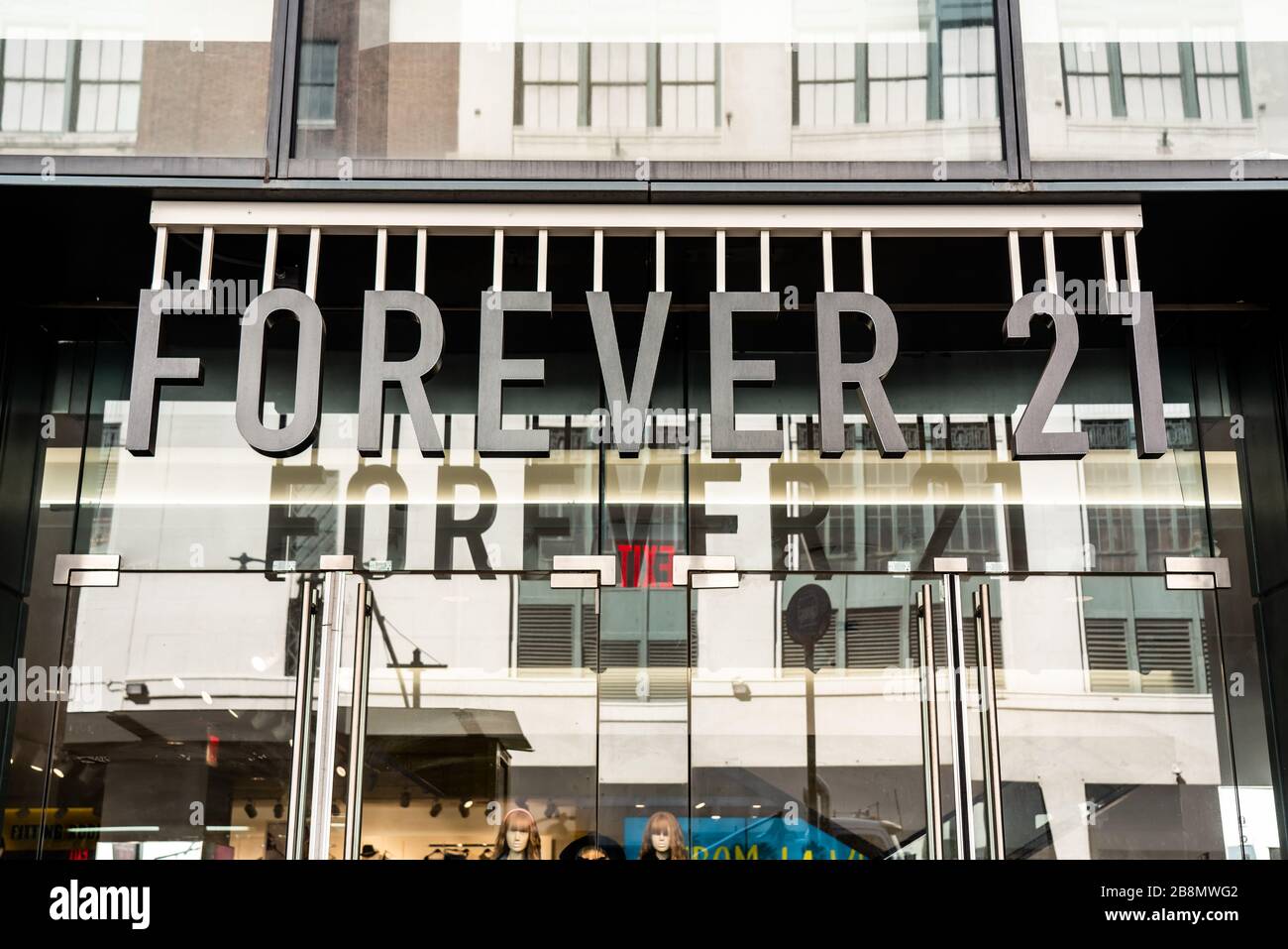 Forever 21 New York editorial image. Image of brand - 210613630