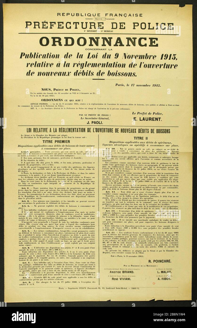 FRENCH REPUBLIC, Liberty - Equality - Fraternity prefecture POLICE, 1st DIVISION - 1 OFFICE, THE ORDINANCE Publication of the Law of 9 November 1915, on the regulation of the opening of new pubs. Imprimerie Chaix. REPUBLIQUE FRANCAISE, Liberté - Egalité - Fraternité, PREFECTURE DE POLICE, 1re DIVISION - 1er BUREAU, ORDONNANCE CONCERNANT LA Publication de la Loi du 9 Novembre 1915, relative à la réglementation de l'ouverture de nouveaux débits de boissons. Typographie. 1915. Paris, musée Carnavalet. Stock Photo