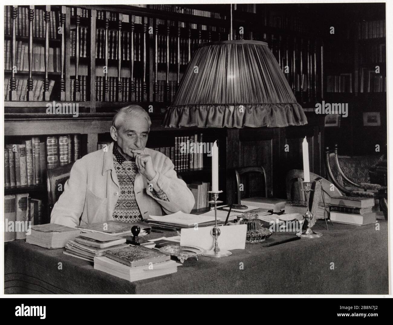 Jean Hugo In His Office In Fourques Jean Hugo Dans Son Bureau A Fourques Photographie Anonyme Tirage Noir Et Blanc Argentique 1980 Paris Maison De Victor Hugo Stock Photo Alamy