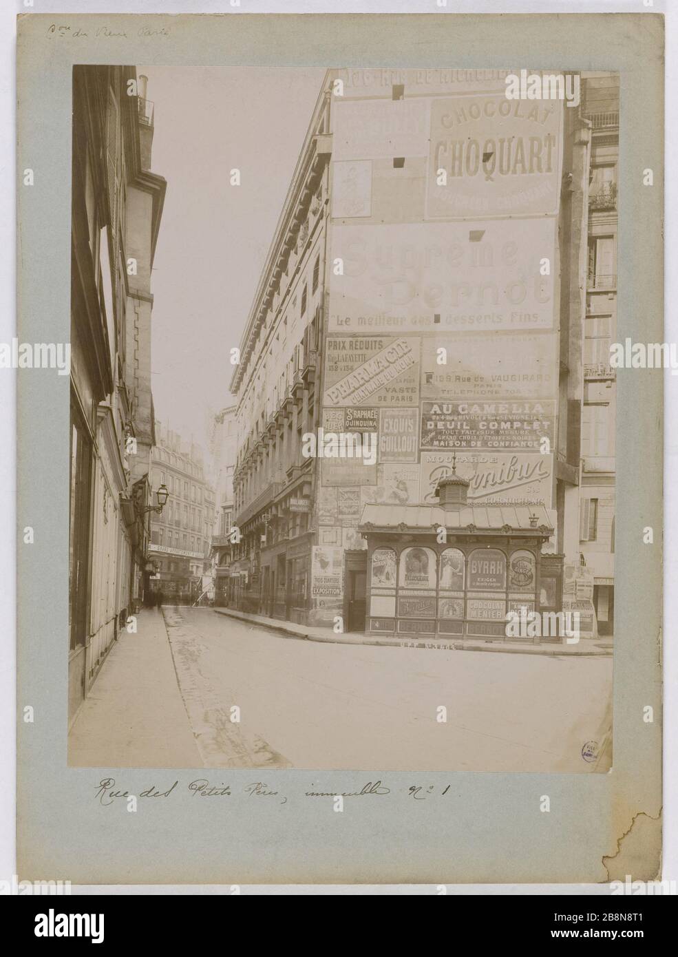 Building, 1 rue des Petits-Peres. Paris (II arr.) Immeuble, 1 rue des Petits-Pères. Paris (IIème arr.), 1899. Union Photographique Française. Paris, musée Carnavalet. Stock Photo