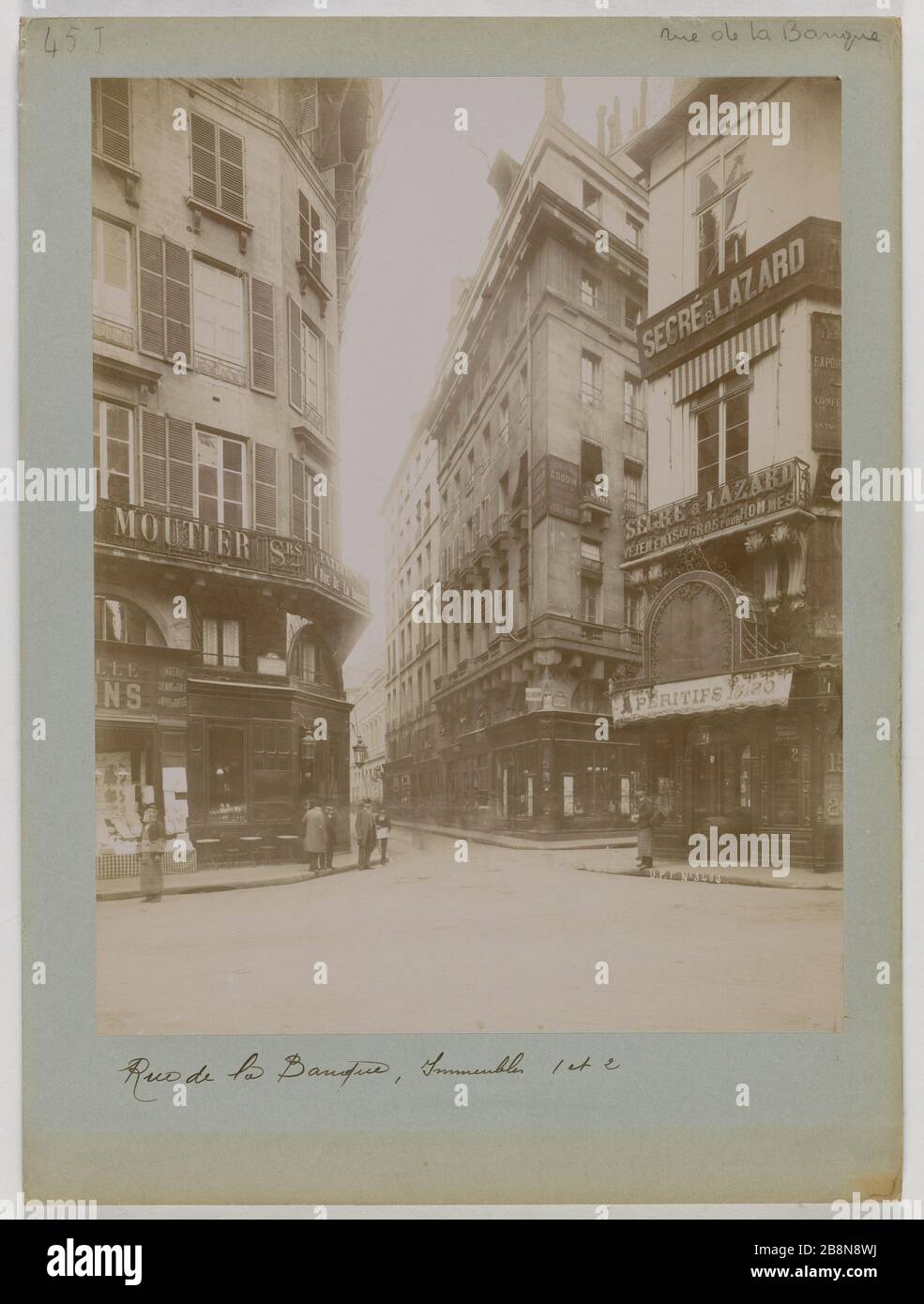 Buildings 1 and 2 street from the Bank. Paris (II arr.) Immeubles, 1 et 2 rue de la Banque. Paris (IIème arr.), 1899. Union Photographique Française. Paris, musée Carnavalet. Stock Photo