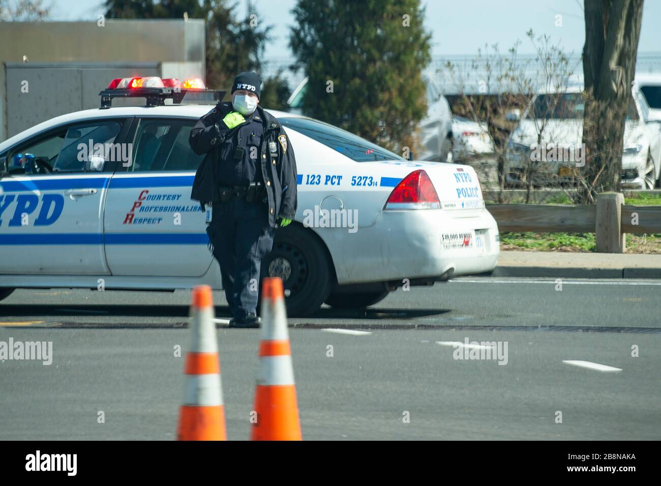 Staten Island, New York, USA. 22nd Mar, 2020. First responder wears a protective mask as they stand as Covid-19 drive up testing site in Staten Island, New York. Mandatory credit: Kostas Lymperopoulos/CSM/Alamy Live News Stock Photo