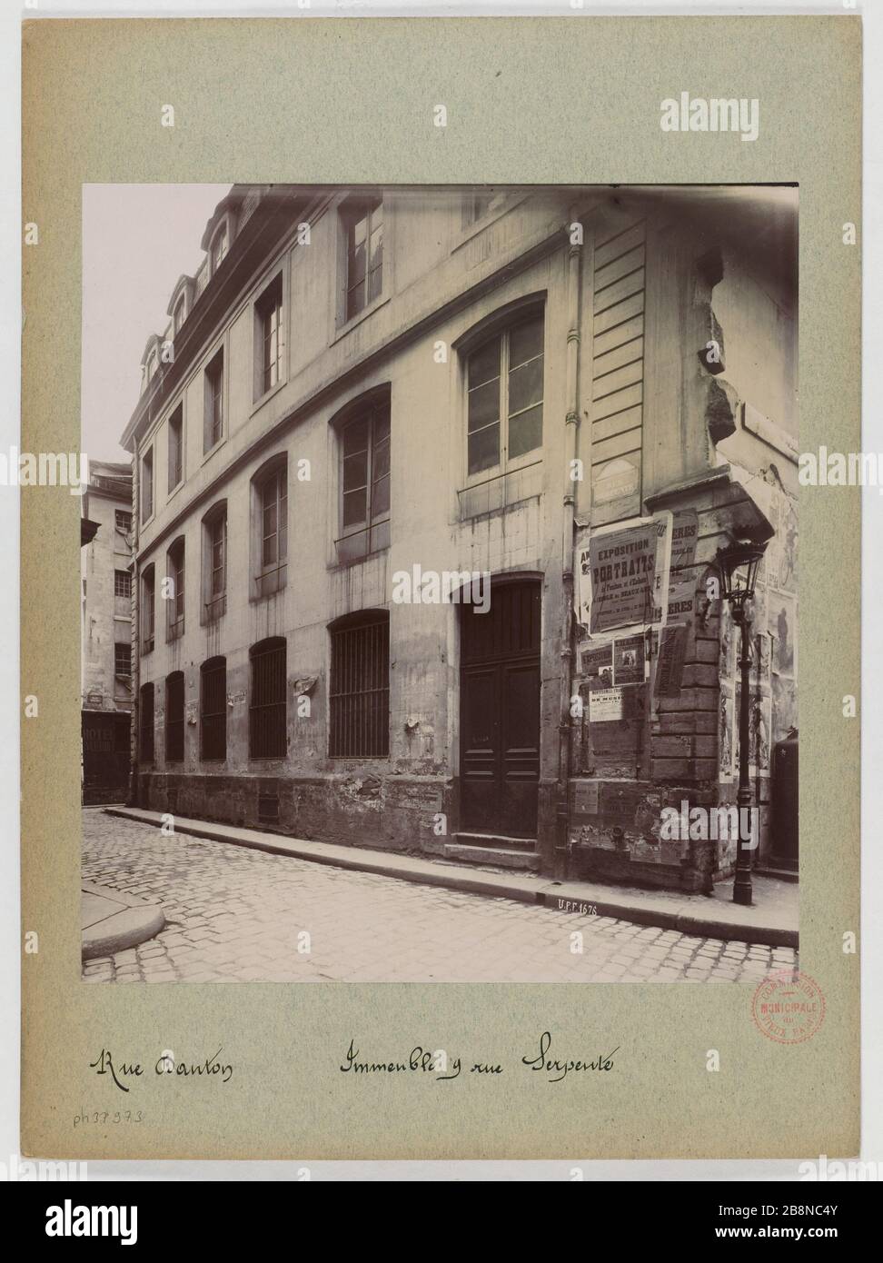 Building, 9 Rue Serpente, shooting Rue Danton. Paris (VI arr.) Immeuble, 9 rue Serpente, vue prise de la rue Danton. Paris (VIème arr.), octobre 1898. Union Photographique Française. Paris, musée Carnavalet. Stock Photo