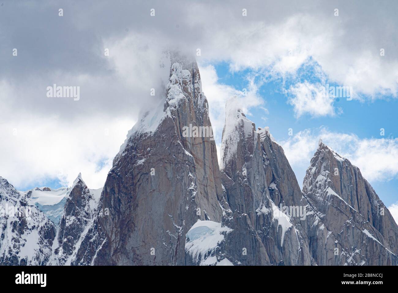 Walk into the mountains of Los Glaciares National Park Stock Photo - Alamy
