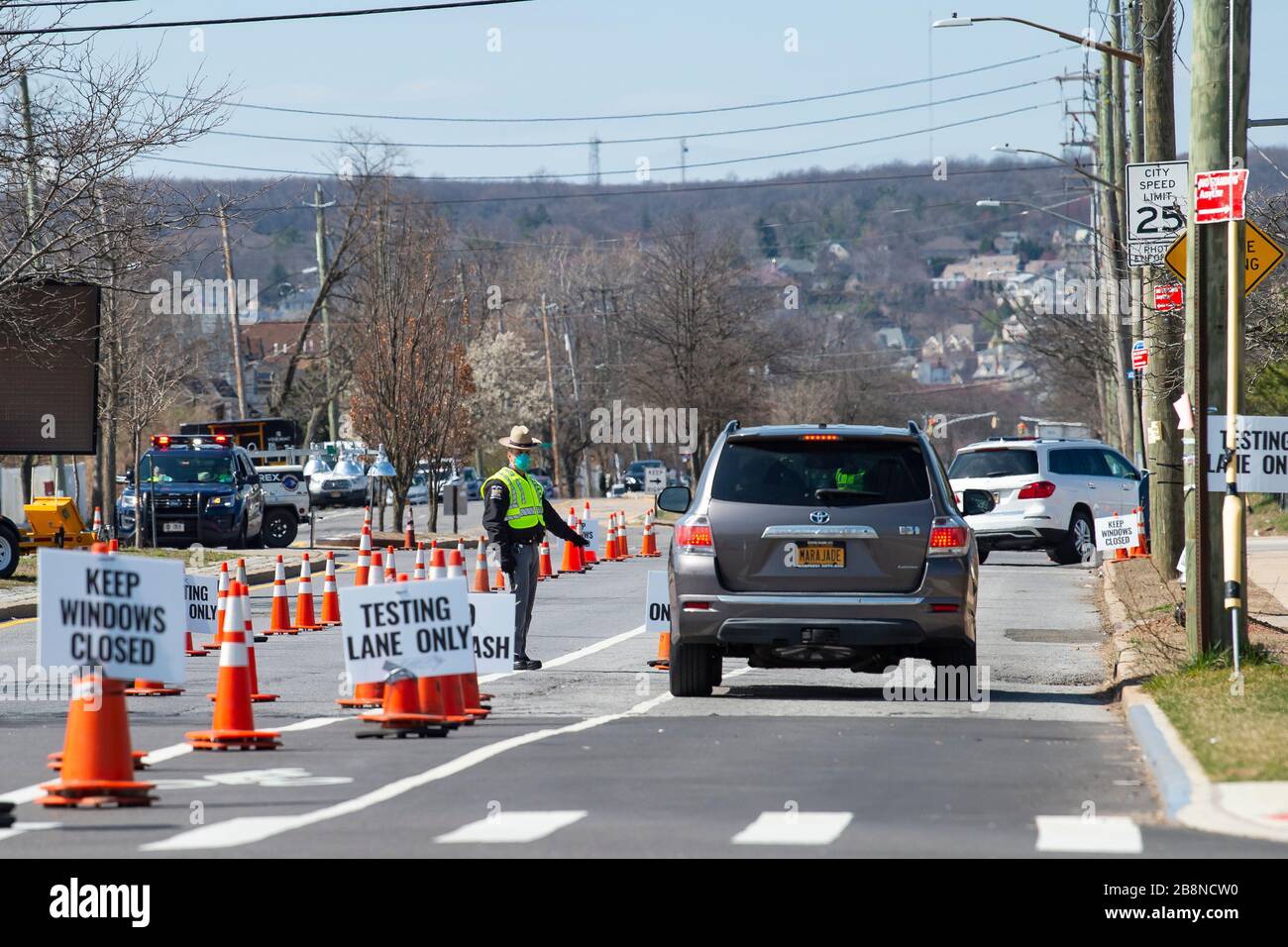 Staten Island, New York, USA. 22nd Mar, 2020. First responders direct traffic at The Covid-19 drive up sight in Staten Island, New York. Mandatory credit: Kostas Lymperopoulos/CSM/Alamy Live News Stock Photo
