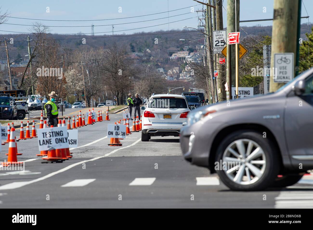 Staten Island, New York, USA. 22nd Mar, 2020. First responders direct traffic at The Covid-19 drive up sight in Staten Island, New York. Mandatory credit: Kostas Lymperopoulos/CSM/Alamy Live News Stock Photo