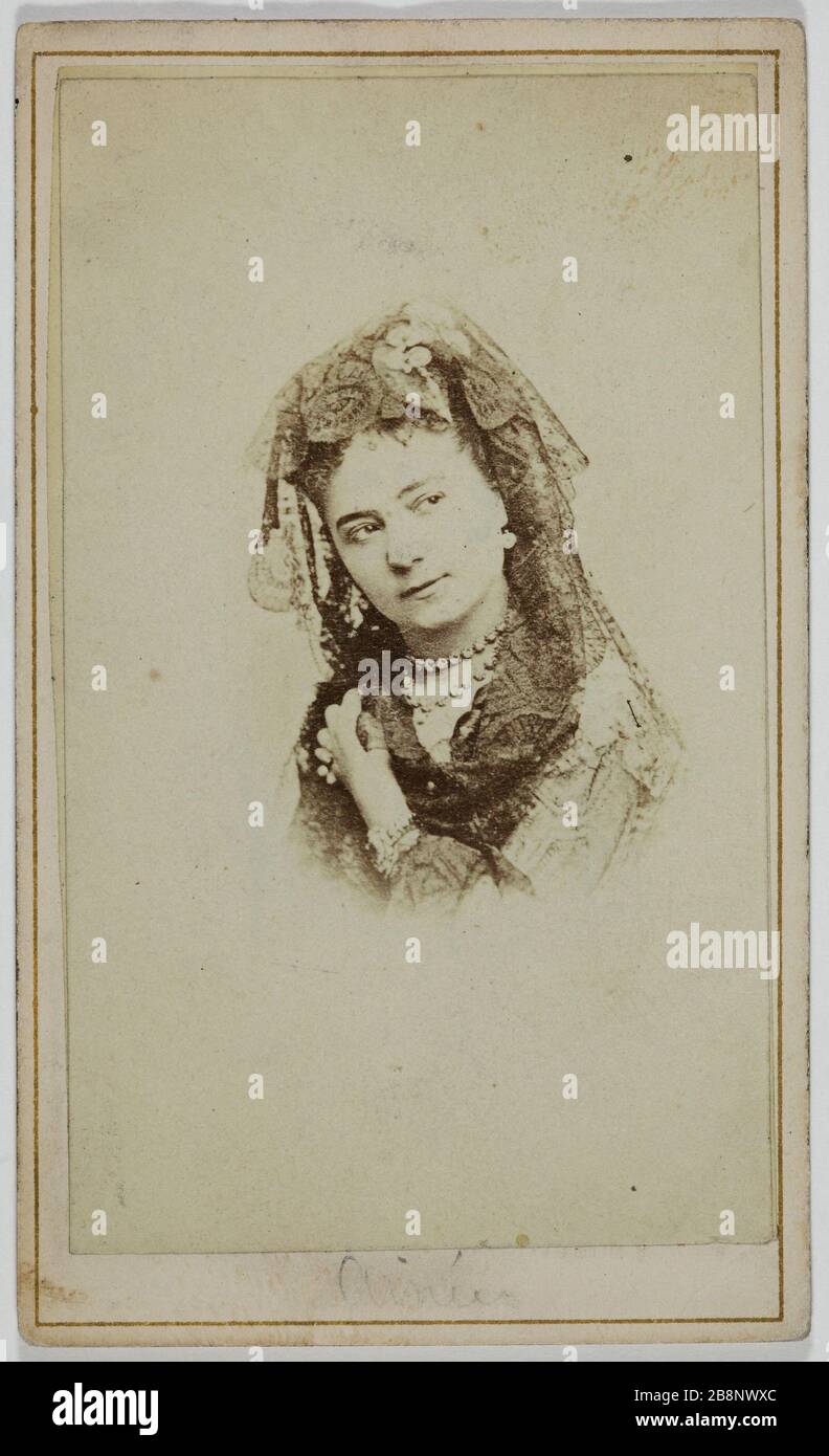 Portrait of Aimee (dancer) Anonyme. Portrait d'Aimée, danseuse. Carte de visite (recto). Tirage sur papier albuminé. 1870-1890. Paris, musée Carnavalet. Stock Photo