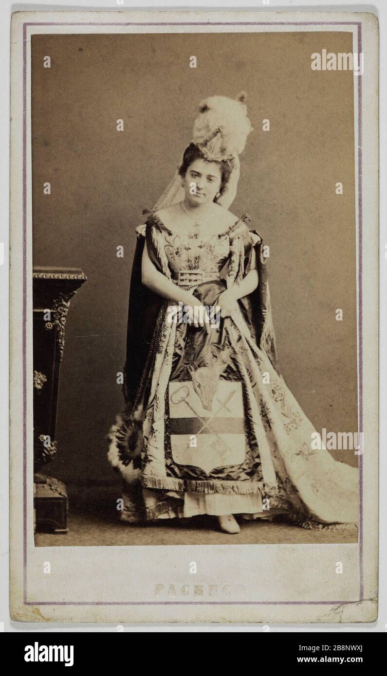 Portrait of Aimee (dancer) Anonyme. Portrait d'Aimée, danseuse. Carte de visite (recto). Tirage sur papier albuminé. 1870-1890. Paris, musée Carnavalet. Stock Photo
