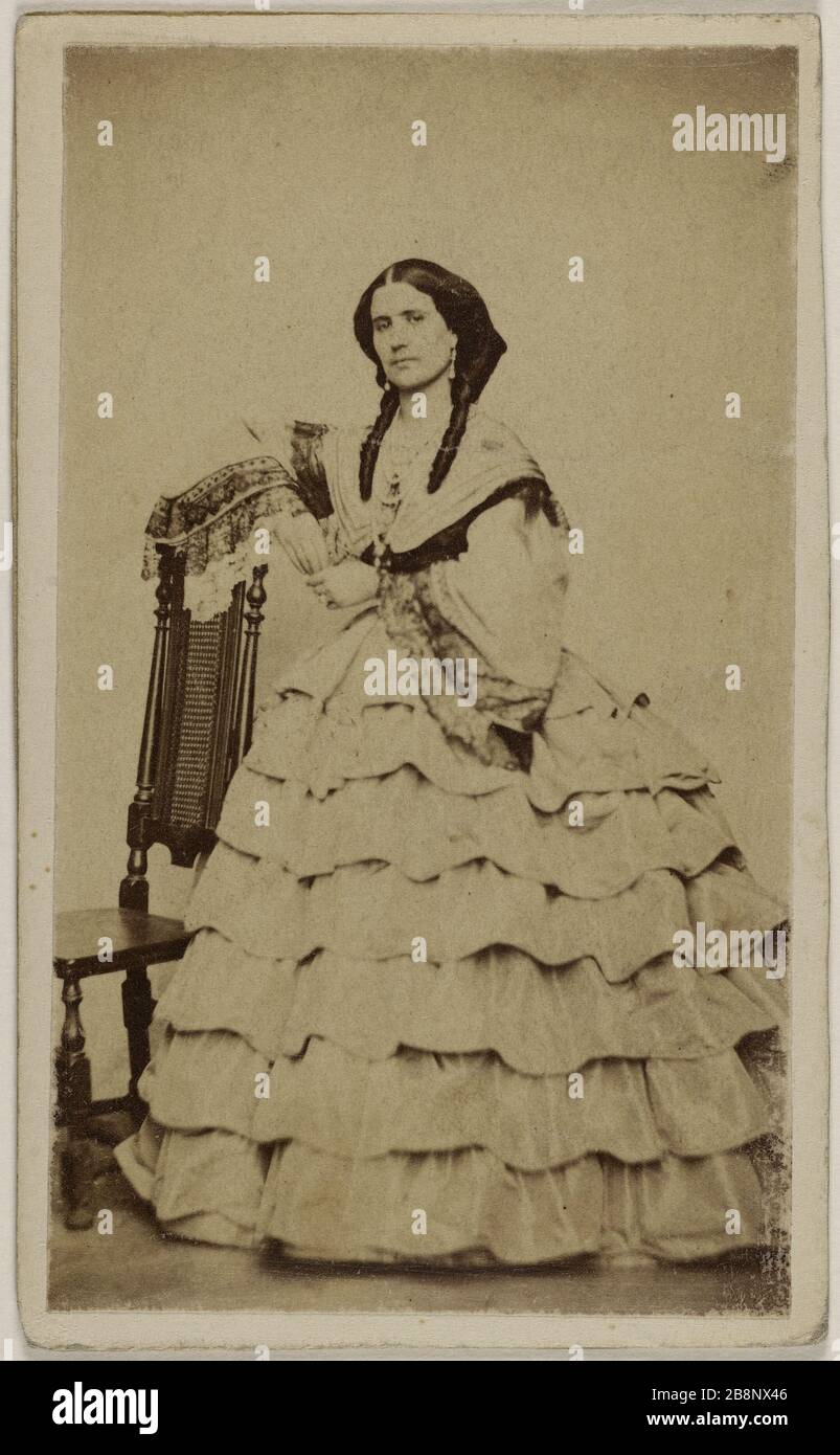 Portrait of Barucci, Julia (fashion woman) Anonyme. Portrait de Barucci, Julia, (femme à la mode). Carte de visite (recto). Tirage sur papier albuminé. 1870-1890. Paris, musée Carnavalet. Stock Photo
