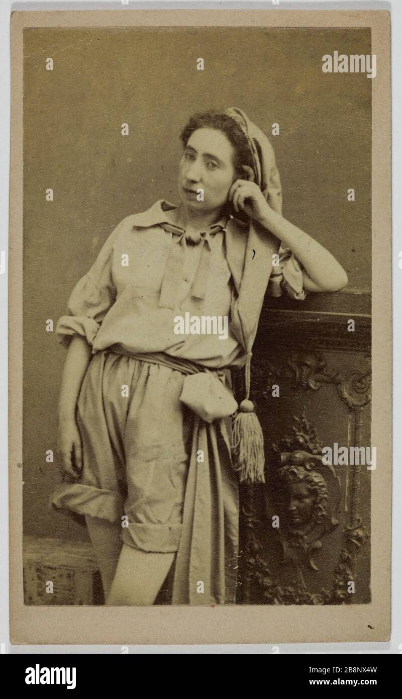 Portrait of Amélie, (dancer) Anonyme. Portrait d'Amélie, danseuse. Carte de visite (recto). Tirage sur papier albuminé. 1870-1890. Paris, musée Carnavalet. Stock Photo