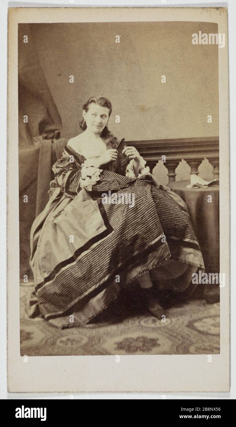 Portrait of Alphonsine (actress) Anonyme. Portrait d'Alphonsine, actrice. Carte de visite (recto). Tirage sur papier albuminé. 1870-1890. Paris, musée Carnavalet. Stock Photo