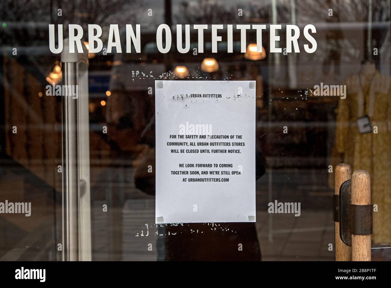 Shop closed closure notice hires stock photography and images Alamy