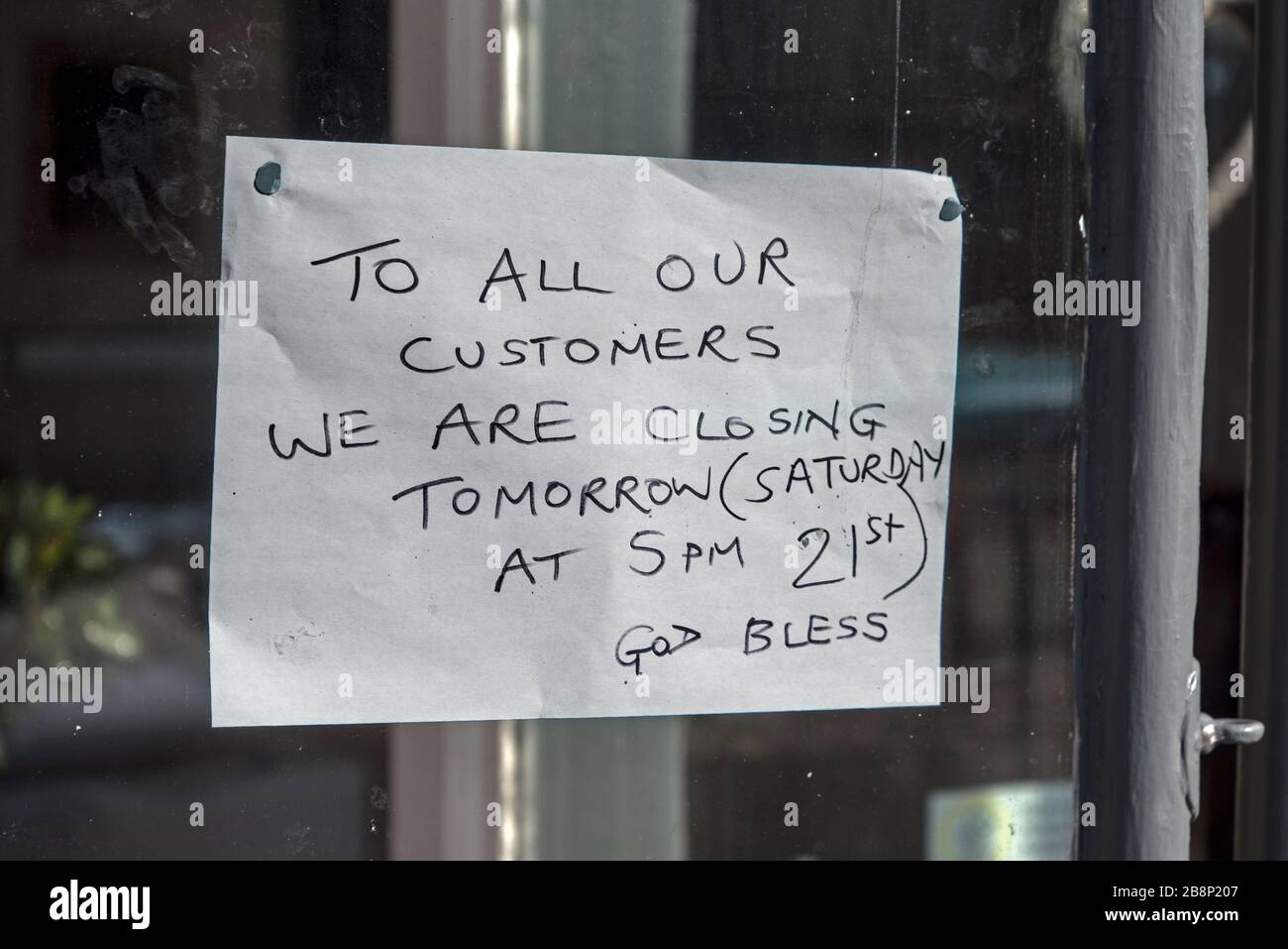 Shop closed closure notice hires stock photography and images Alamy