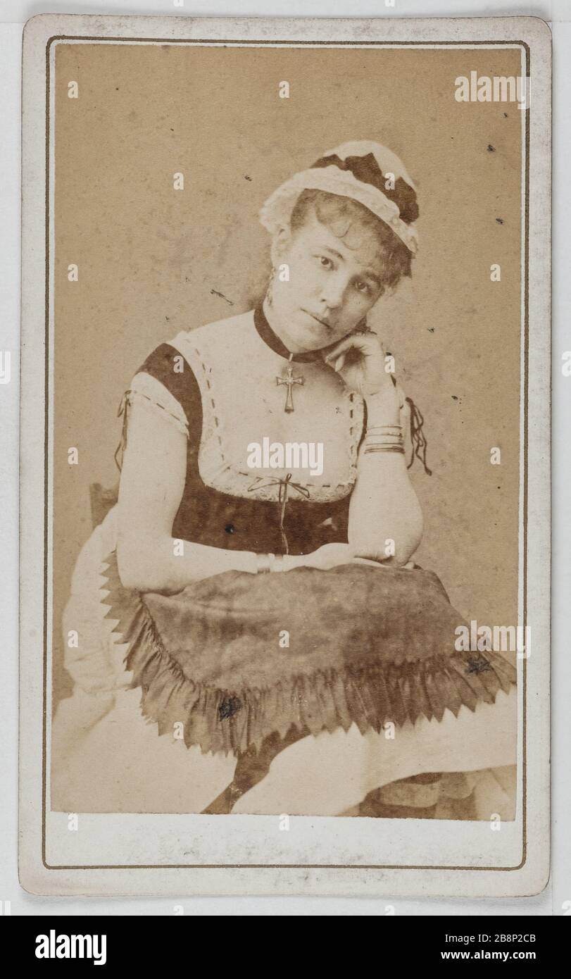 Portrait of Odette actress. Anonyme. Portrait d'Odette, actrice. Carte de visite (recto). Tirage sur papier albuminé. 1860-1890. Paris, musée Carnavalet. Stock Photo