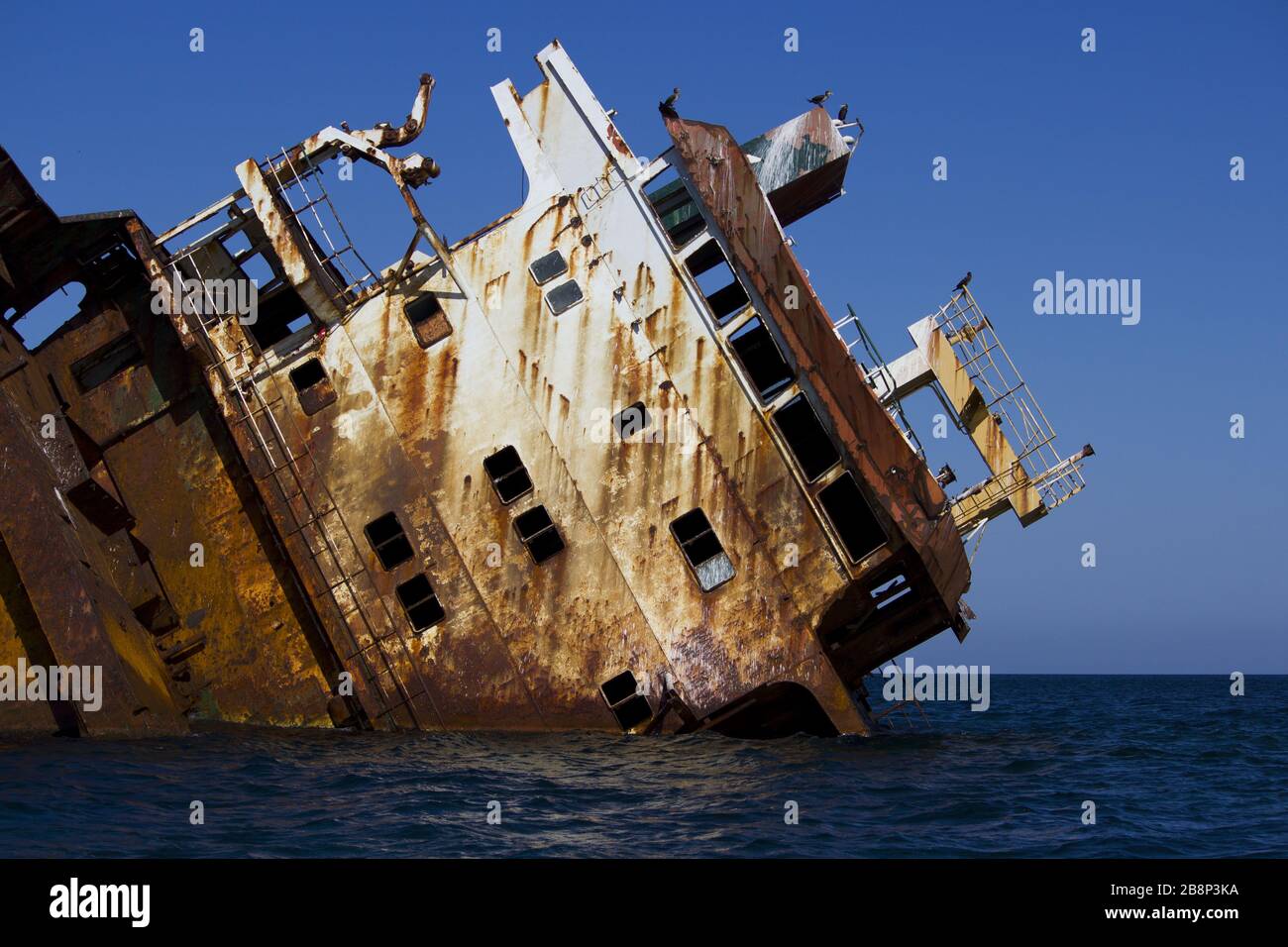 Smuggling Frame a ship sunk in the sea, carrying smuggling and flying on the stones ...