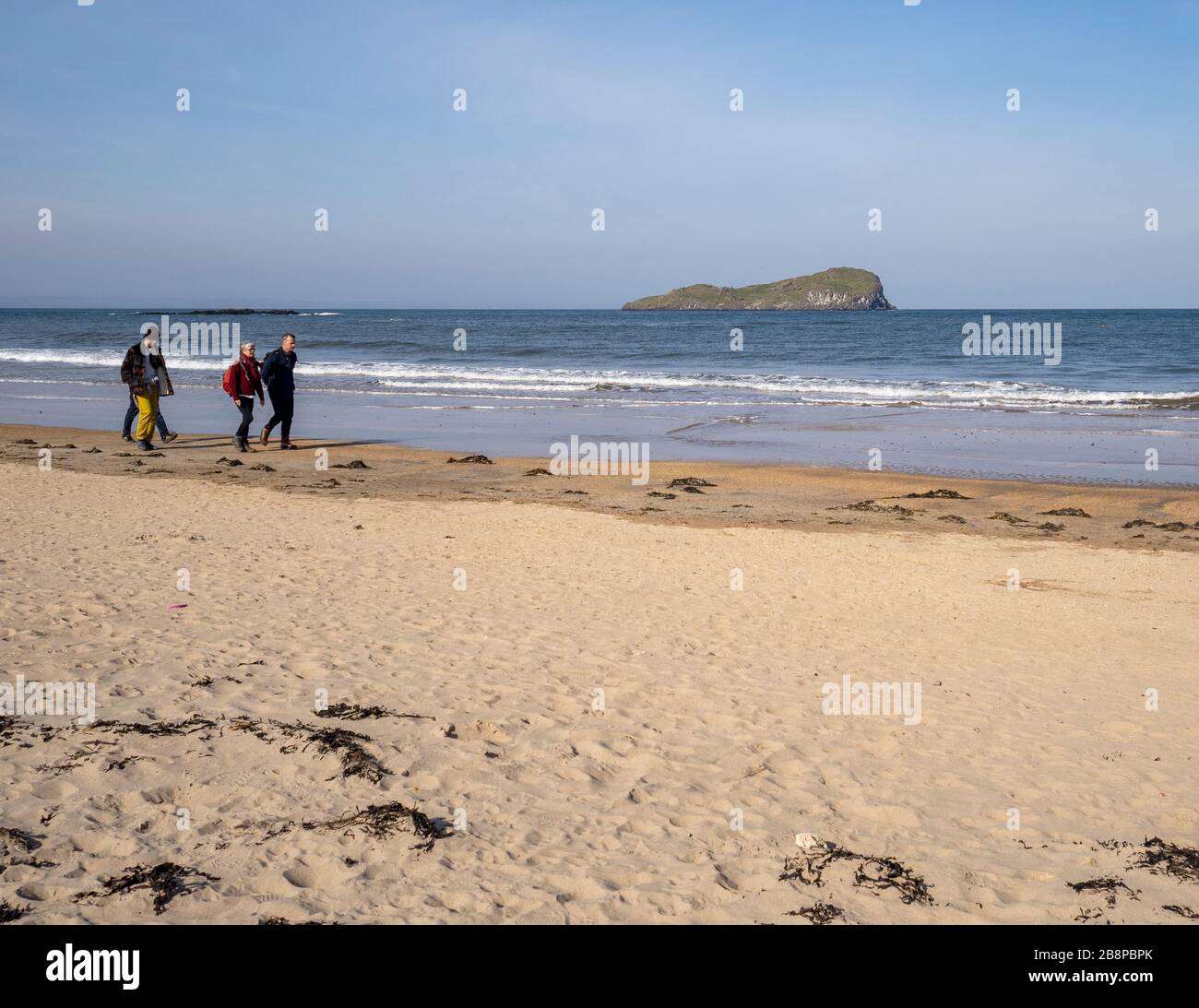 People walking along the West Bay beach, North Berwick, Scotland, UK. Stock Photo
