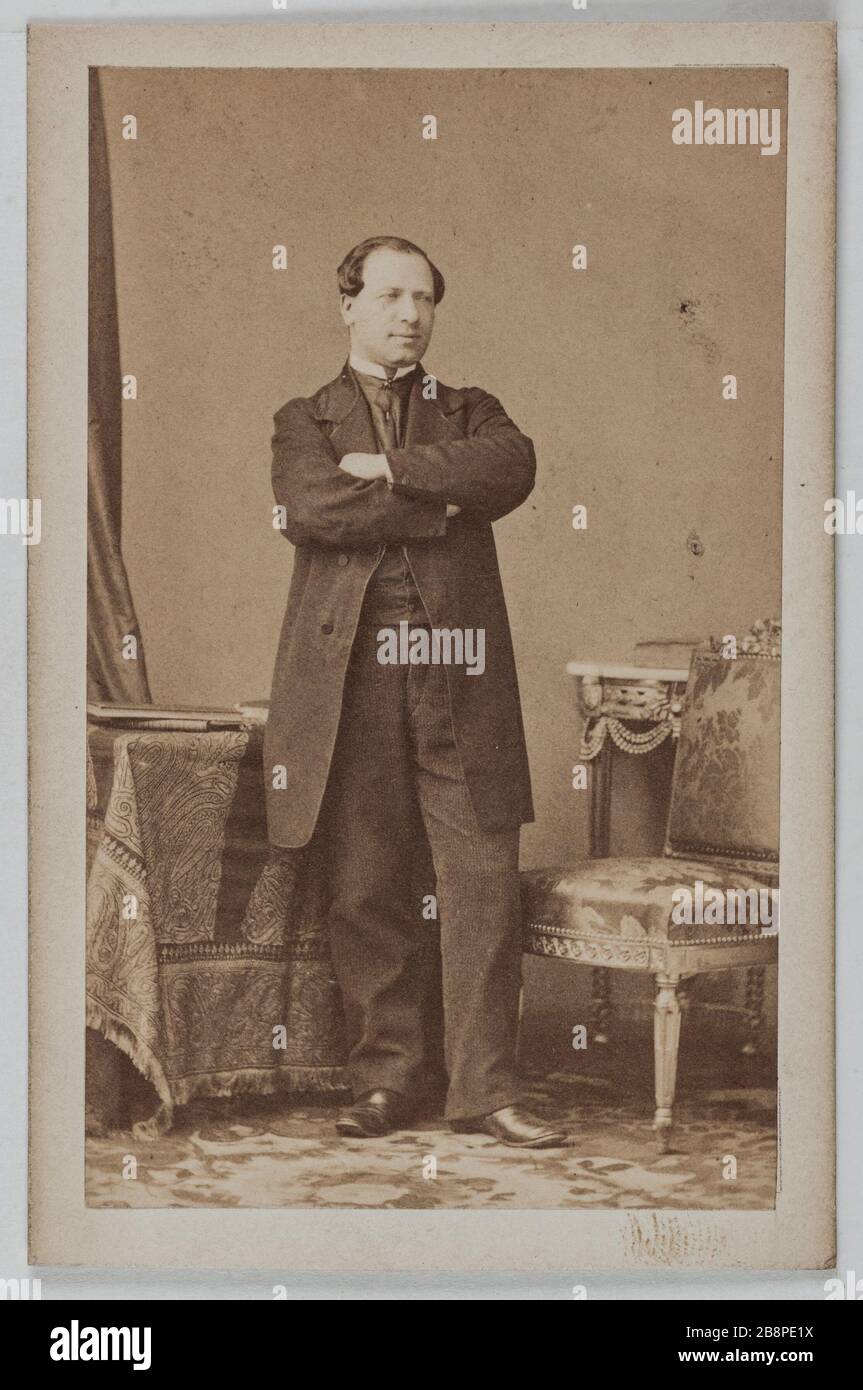 Portrait of E. Nathan, actor and singer at the Opéra Comique and theater Bouffes Parisiens in 1868. Disderi & Cie. Portrait de E. Nathan, acteur et chanteur à l'Opéra Comique et au théâtre des Bouffes Parisiens en 1868. Carte de visite (recto). Tirage sur papier albuminé. 1860-1890. Paris, musée Carnavalet. Stock Photo