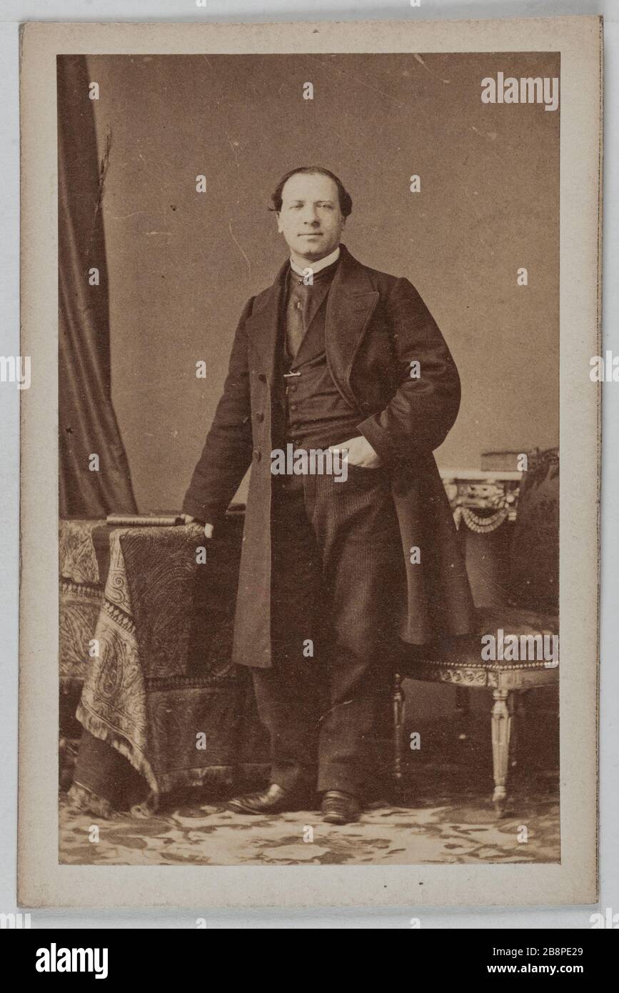 Portrait of E. Nathan, actor and singer at the Opéra Comique and theater Bouffes Parisiens in 1868. Disderi & Cie. Portrait de E. Nathan, acteur et chanteur à l'Opéra Comique et au théâtre des Bouffes Parisiens en 1868. Carte de visite (recto). Tirage sur papier albuminé. 1860-1890. Paris, musée Carnavalet. Stock Photo