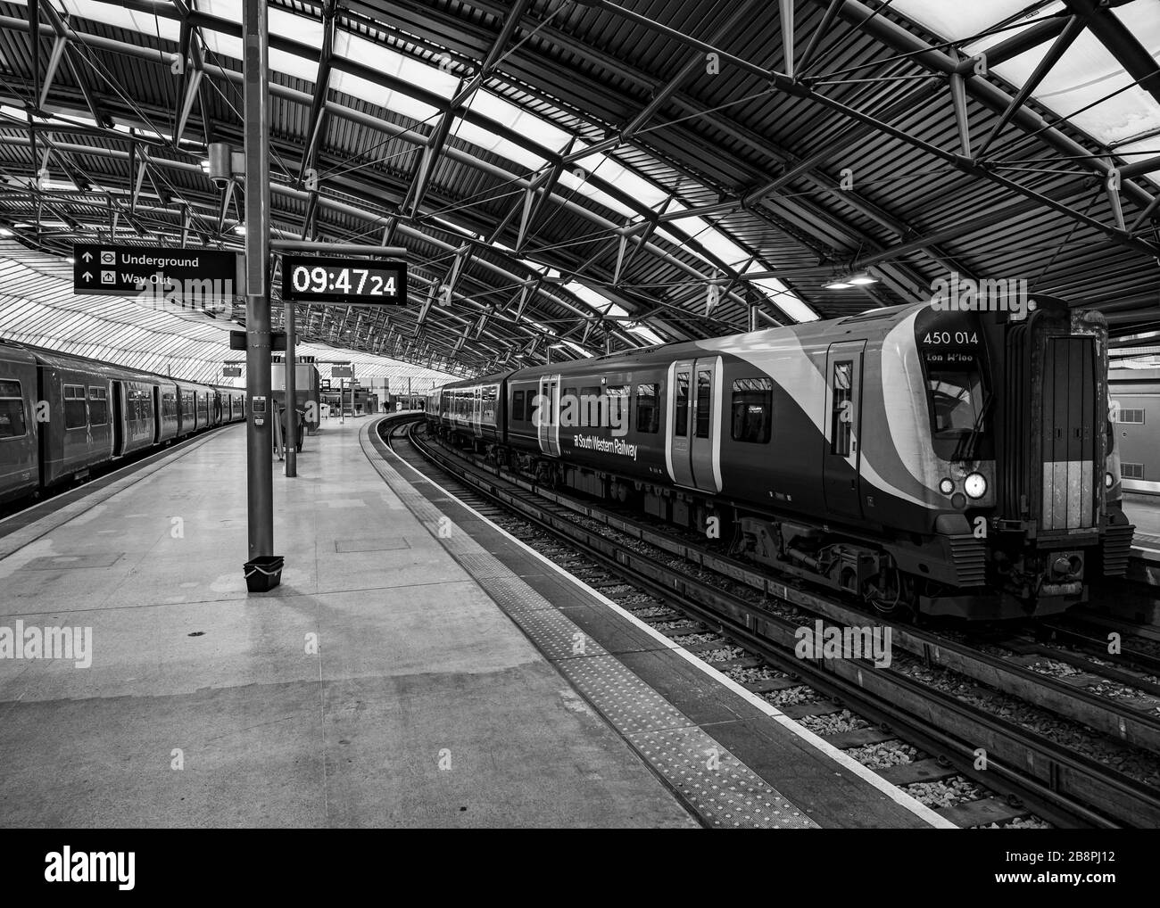 London Shutdown - Covid-19 Coronavirus Lockdown - Empty Waterloo Platform Stock Photo