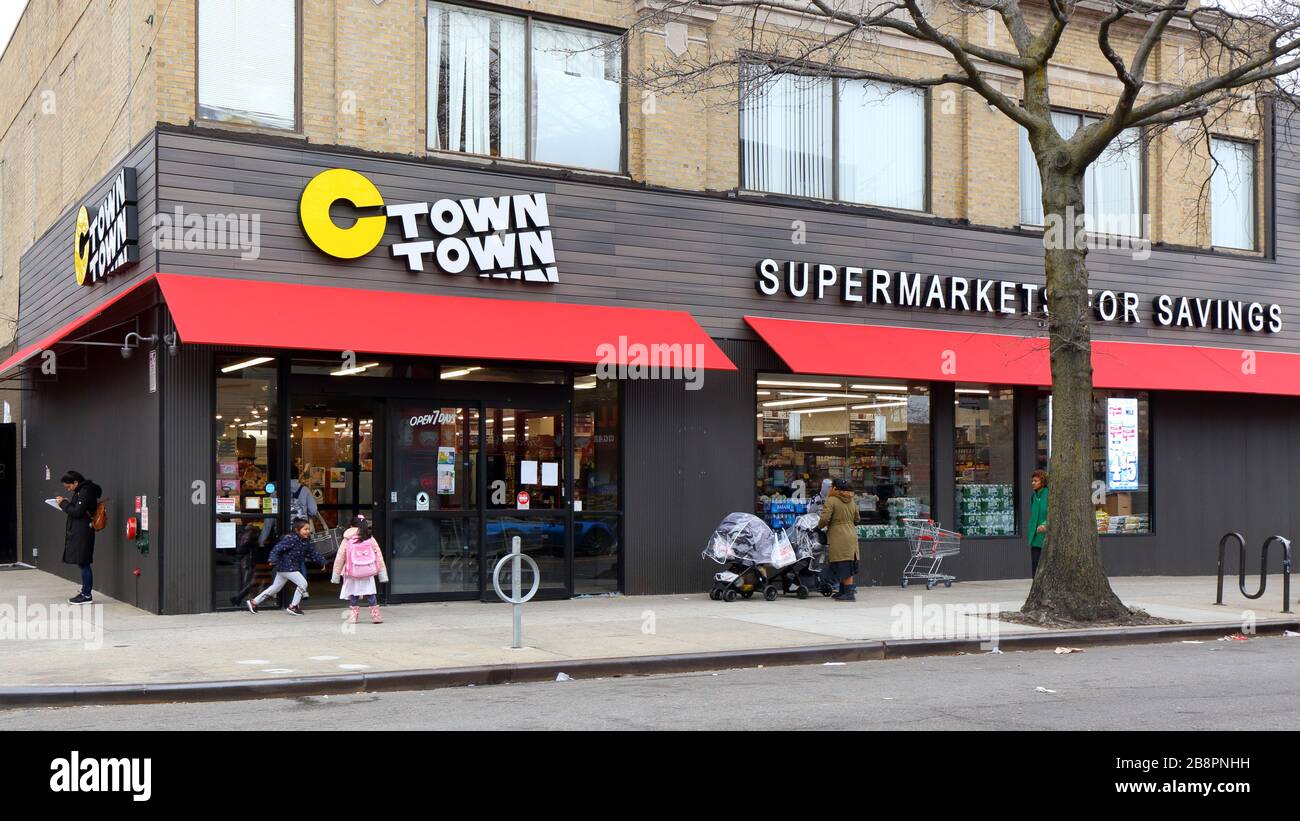 C Town Supermarkets, 237 Avenue U, Brooklyn, NY. exterior storefront of a supermarket in Gravesend. Stock Photo