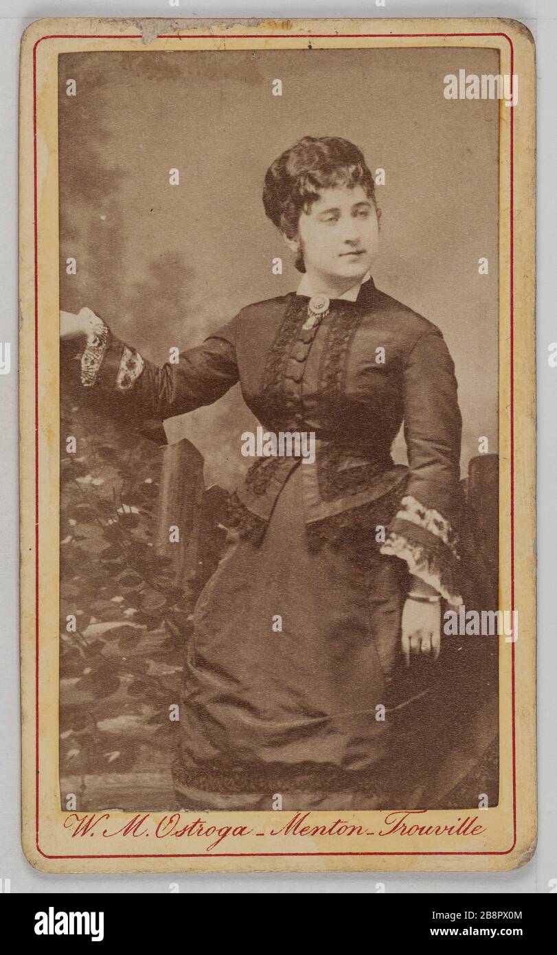 Portrait of Madame Worms (-1881), first wife of Gustave Worms born Angela Bremond, theater actress between 1864 and 1878. Portrait de Madame Worms (-1881), première épouse de Gustave Worms, née Angèle Brémond, actrice de théâtre entre 1864 et 1878. Carte de visite (recto). Tirage sur papier albuminé, 1860-1890. Paris, musée Carnavalet. Stock Photo