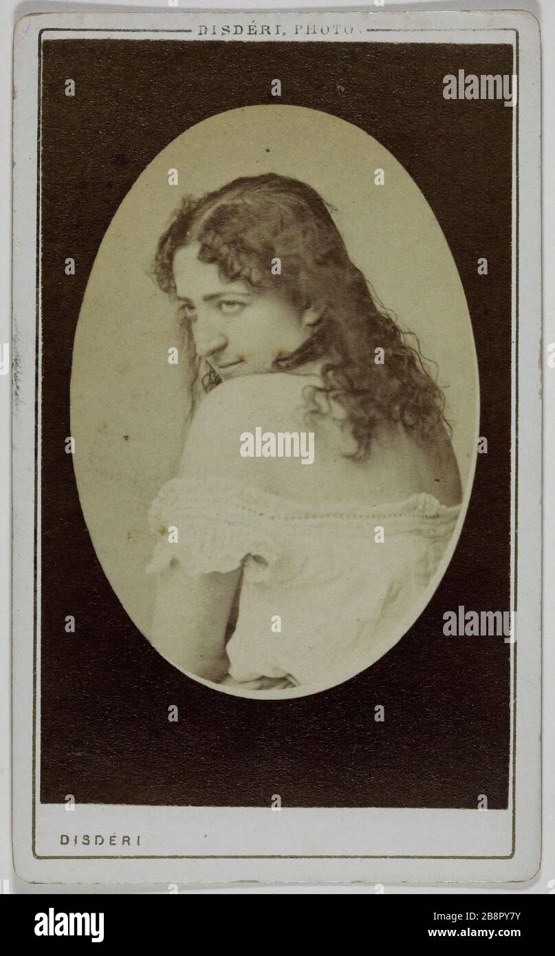 Portrait of Alby (actress) Disdéri. Portrait d'Alby, actrice. Carte de visite (recto). Tirage sur papier albuminé. 1870-1890. Paris, musée Carnavalet. Stock Photo
