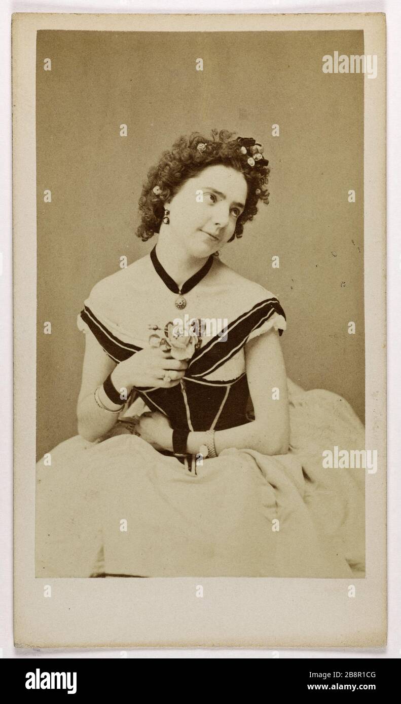 Portrait of Ernesta Bioletti (danseuse au Théâtre des Variétés and Londres) Ulric Grob (actif entre 1860 et 1900). Portrait d’Ernesta Bioletti (danseuse au Théâtre des Variétés et à Londres). Carte de visite (recto). Tirage sur papier albuminé. 1870-1890. Paris, musée Carnavalet. Stock Photo