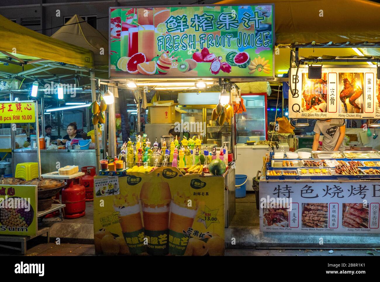 Juice bar stall selling freshly made fruit juice in Jalan Alor Bukit