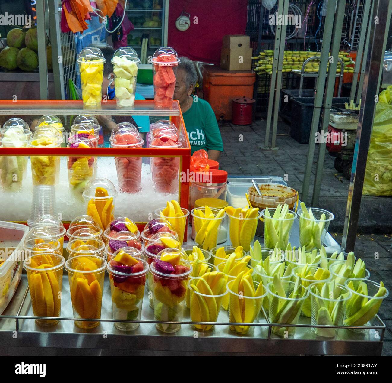 Fresh fruit juice bar in Jalan Alor popular nightspot for tourists and