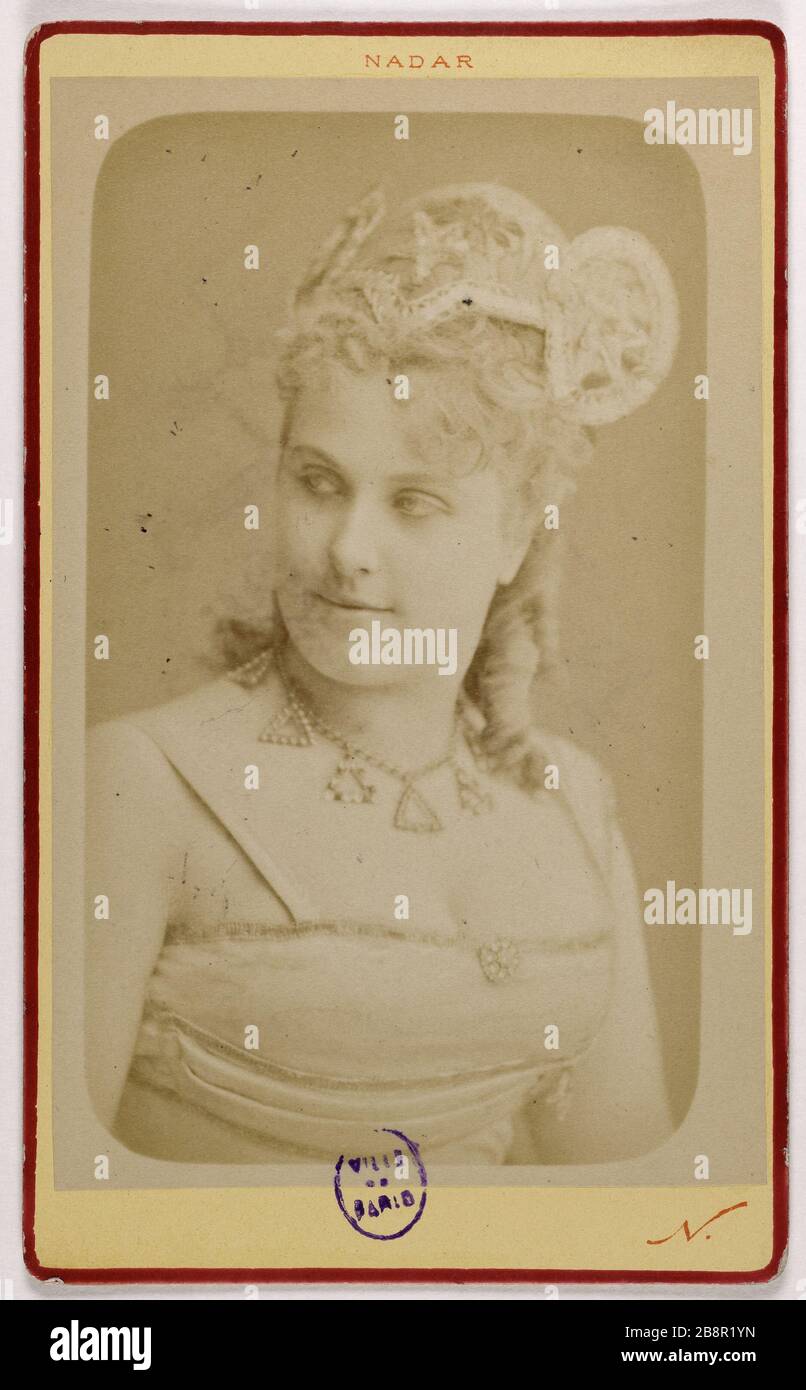 Portrait of Blum (actress) Nadar (Atelier). Portrait de Blum (actrice). Carte de visite (recto). Tirage sur papier albuminé. 1876. Paris, musée Carnavalet. Stock Photo