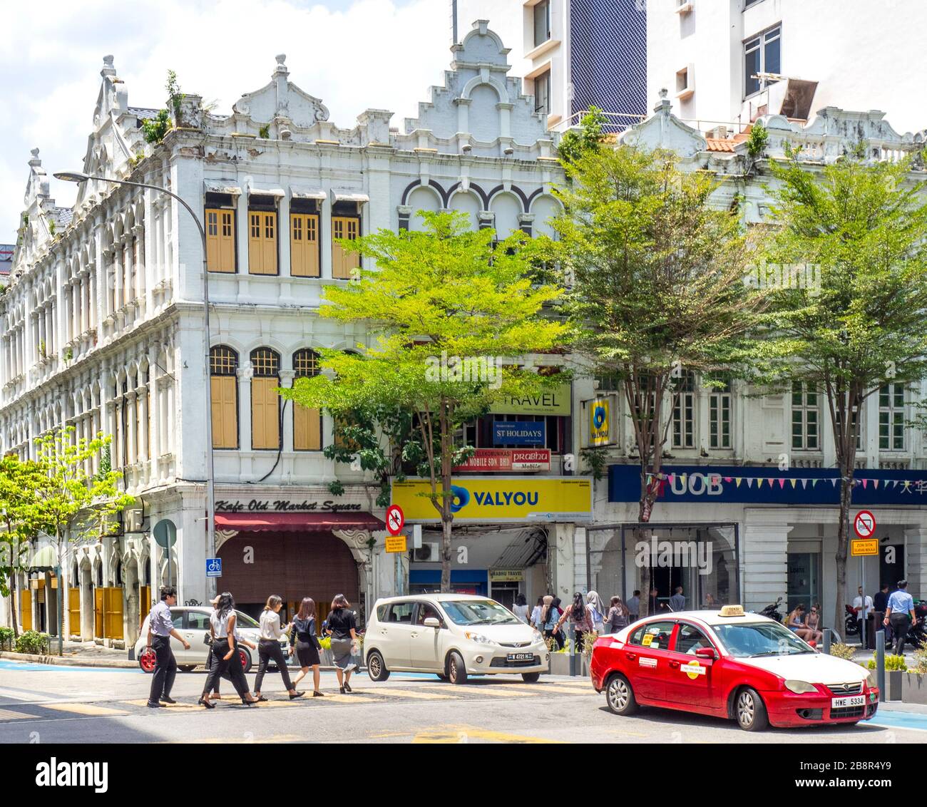 Shoppers And Shophouses In Medan Pasar Old Market Square Chinatown Kuala Lumpur Malaysia Stock Photo Alamy