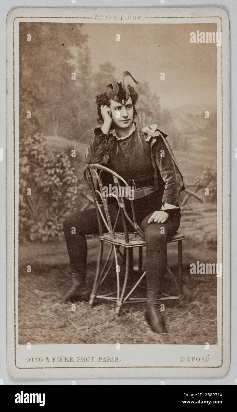 Portrait of Fernande (actress) Otto & Fière. Portrait de Fernande, actrice. Carte de visite (recto). Tirage sur papier albuminé. 1870-1890. Paris, musée Carnavalet. Stock Photo